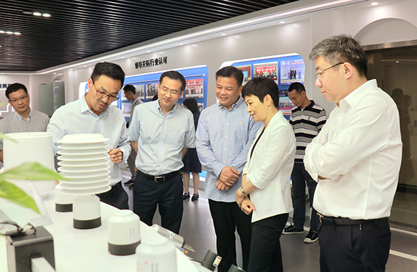 省科技廳黨組書記何杏仁一行赴托普云農調研農業科技工作